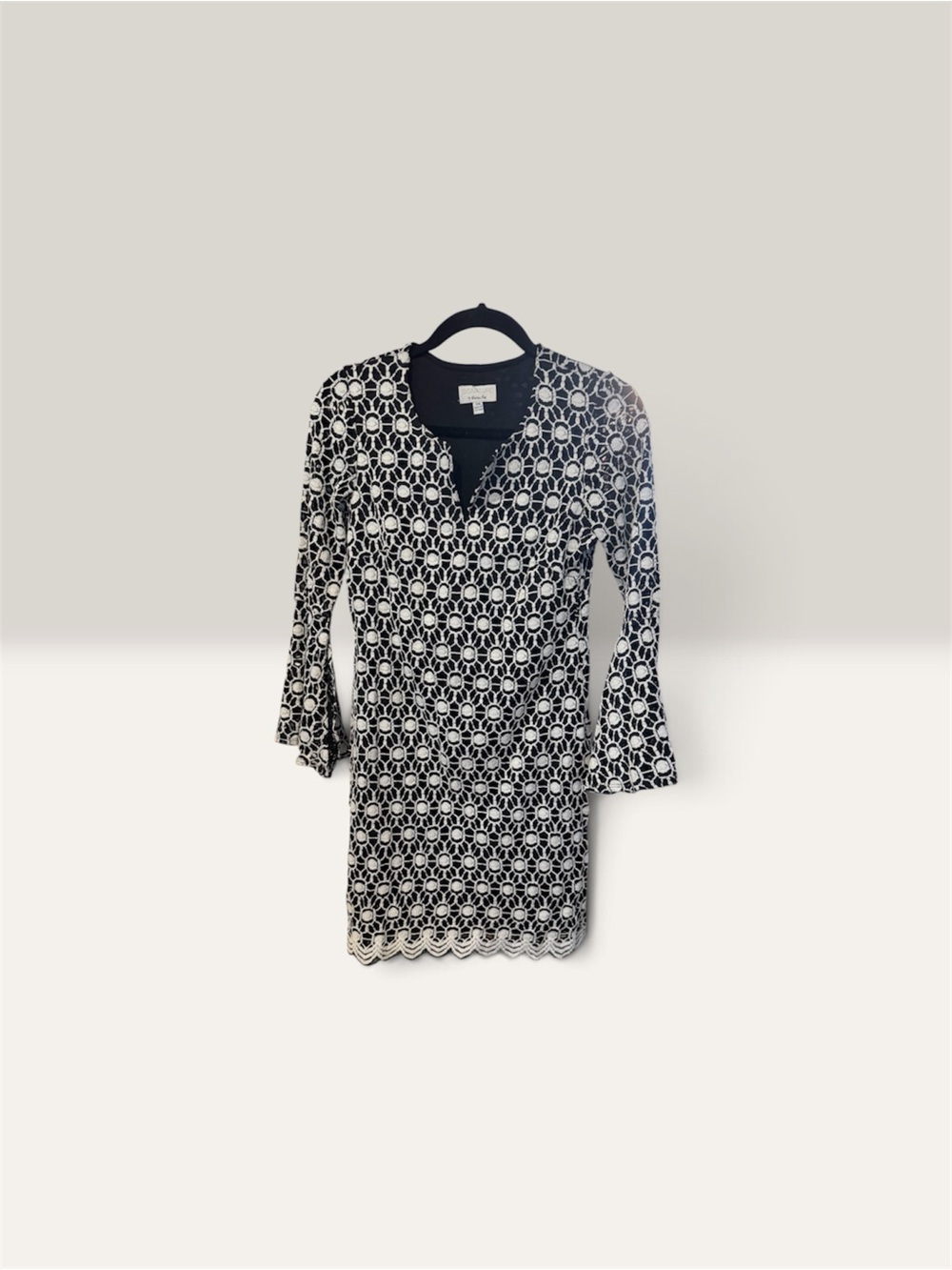 Signature by Robbie Bee Black and White Long Sleeve Lace Shift Dress